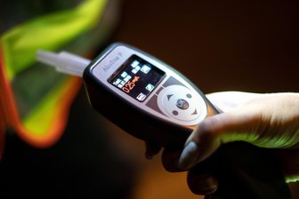 2,28 Promille: Betrunkener Lkw-Fahrer fährt auf Firmengelände in St. Egidien - Ein betrunkener Lkw-Fahrer ist am Freitag in St. Egidien aus dem Verkehr gezogen worden.