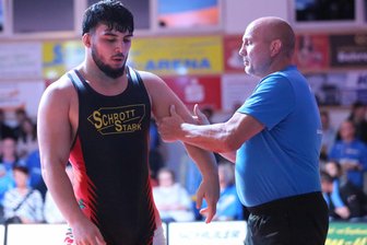 2. Ringer-Bundesliga: Markneukirchen vor letztem Heimkampf - Die Gewichtsklasse bis 98 kg ist im griechisch-römischen Stil äußerst stark besetzt. Das bekam Agil Musaev (links) zu spüren, der in diesem Limit bei der WKG Markneukirchen/Gelenau in der Rückrunde kämpft.