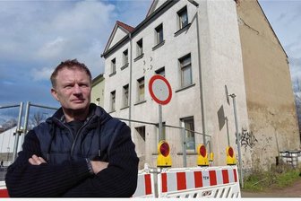 20.000 Fische in abgesperrtem Haus wohl verhungert - Zwickaus OB Arndt nimmt Stellung - Michael Günnel kann die 20.000 Fische aus dem Haus an der Olzmannstraße nicht mehr retten. Er will seine Zucht nun anderswo neu aufziehen. 