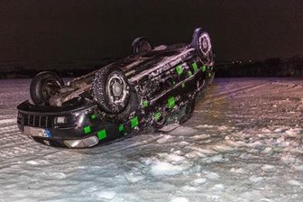 20-Jährige überschlägt sich mit ihrem Wagen -