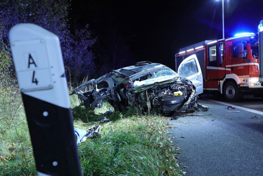20-jähriger Beifahrer stirbt durch Unfall auf A4 bei Siebenlehn - 