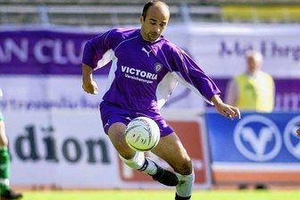 20 Jahre Auer Aufstiegswunder: Erster Akt auf tristem Nebenplatz - Khvicha Shubitidze - hier in einem Heimspiel - brachte die Veilchen in Bremen mit dem 1:0 und dem 2:0 auf die Siegerstraße. Am Ende gewann der FCE 3:2. Der Auftakt für eine legendäre Serie.