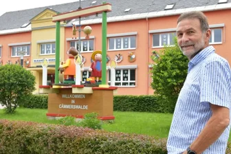 20 Jahre Bürgermeister: Von Paukenschlägen und Kraftakten - "Fünf Jahre lang haben wir alles Geld in die Schule gesteckt, insgesamt 800.000 Euro Eigenmittel": In seiner Zeit als Bürgermeister hat Peter Haustein mit seinen Mitstreitern die Grundschule der Gemeinde im Neuhausener Ortsteil Cämmerswalde saniert. 