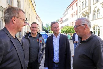 20 Jahre für das Welterbe Montanregion: Festveranstaltung für Förderverein - Prof. Helmuth Albrecht, Vorsitzender des Fördervereins, erhielt Glückwünsche von Ministerpräsident Michael Kretschmer, Welterbeverein-Geschäftsführer Steve Ittershagen und Freibergs OB Sven Krüger (v. r.).
