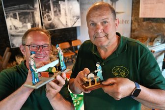 20 Jahre UNESCO-Welterbetag: Das war in Halsbrücke und Freiberg zu erleben - Matthias Funk und Frank Oelsner (r.) mit handwerklichem Spielzeug.
