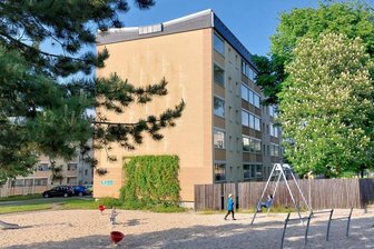 20 Prozent Mieterhöhung für Schönecker Wohnungen angekündigt - Der Wohnblock Am Sohr 60 bis 63 in Schöneck gehört zu den 2017 privatisierten Wohnungen. Nun ist für die ehemals kommunalen Wohnungen eine Mieterhöhung um 20 Prozent angekündigt.