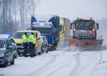 Doch im Winter kommt es auf der Bundesstraße 174 oft zu Staus. Dann sind die Rettungskräfte auf den Winterdienst angewiesen. 