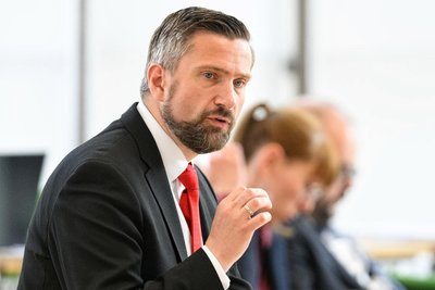 Mit einer Videobotschaft hat sich Sachsens Wirtschaftsminister Martin Dulig (SPD) an die Unilever-Belegschaft gewandt.