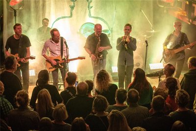 Keimzeit mit Gast Saxophonist Ralf Benschu hat am Freitagabend das Publikum im Malzhaus begeistert.