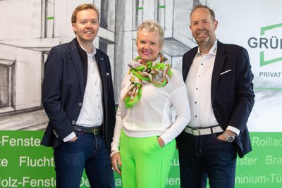 Jörg Grünbeck (rechts), der mit seiner Frau Heike den Betrieb seit mehr als 30 Jahren managt, übergibt in Kürze die Geschäftsführung an Sohn Maximilian Grünbeck.
