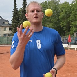 Ob Handball oder Tennisball: EHV-Kreisläufer Bengt Bornhorn weiß damit immer etwas anzufangen - und sei es beim Jonglieren. 