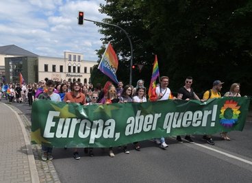 In Stollberg hat am Samstagnachmittag der erste Christopher Street Day im Erzgebirge stattgefunden. 
