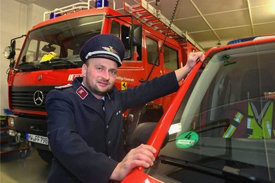 Ronny Müller, Wehrleiter der Feuerwehr Altmittweida, freut sich, dass neue Technik angeschafft werden soll.