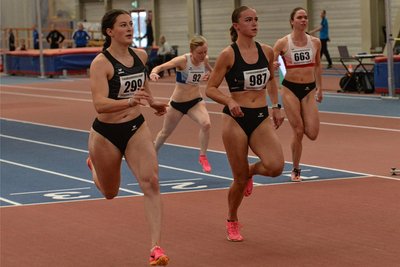 Will die DM in Leipzig genießen: Pauline Winkler vom TVL Freiberg (l.). Die Sprinterin, die am Samstag 22 Jahre alt wird, schaffte als 27. den Sprung unter die 32 startberechtigten Athletinnen.