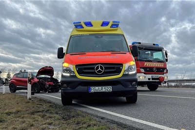 Bei einem Unfall am Montag auf der B 173 waren Polizei, Feuerwehr und Rettungsdienst im Einsatz. 