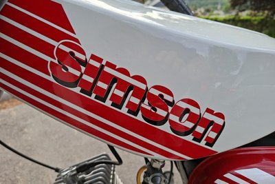 Teilweise wurden die Mopeds extra für die Reise neu lackiert.