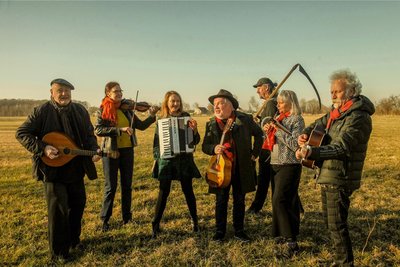 Am Samstag tritt die Band Folkländer im Malzhaus in Plauen auf und präsentiert das neue Album mit frischen Songs.