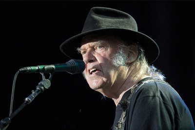 Das Duo Stefan Keil und Una präsentiert in einem dreistündigen Programm Songs des kanadischen Musikers Neil Young.