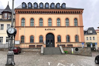 Im Rathaus werden Ende April Fundsachen versteigert.
