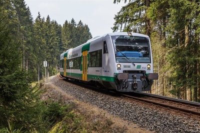 Wegen des Sturmtiefs "Kirsten" fahren am Mittwoch die Züge der Vogtlandbahn mit verminderter Geschwindigkeit
