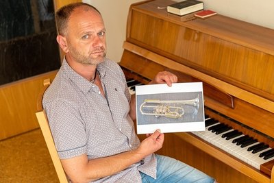 Diese teure Trompete wurde dem Sohn von Steffen Fohlert (Foto) aus der Kirche am Auerbacher Neumarkt gestohlen. 