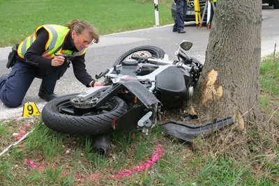 Der Biker verstarb am Unfallort.