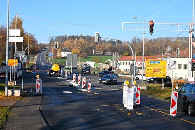 Freitagmorgen noch Baustelle, nun wieder frei: Die B 169 am Hagebaumarkt in Hainichen.