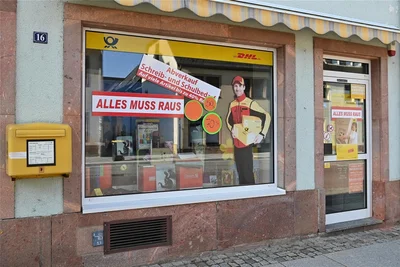 Das Haus,1890 gebaut, hat Eva-Maria-Zitzl 1991 gekauft. In einer Woche schließt ihr Laden.