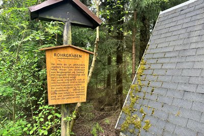 Der Röhrgraben verbindet Stauweiher und Sauberg. Er ist nicht nur im Frühjahr ein beliebes Ausflugsziel.