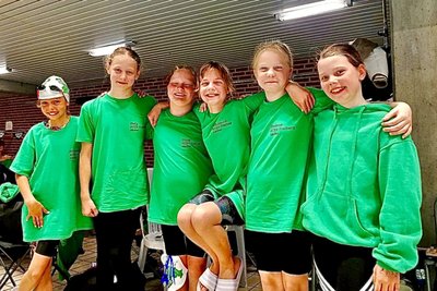 Freuen sich über einen gelungenen Wettkampf: Elizabeth Heinz, Hely Margo Riedel, Nora Irmscher, Fabienne Queck, Helene Ferkinghoff und Stella Grämer vom ATSV Freiberg.