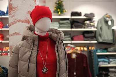 Im Fashion In auf der Burgstraße gibt es zur Black Week Rabatte.
