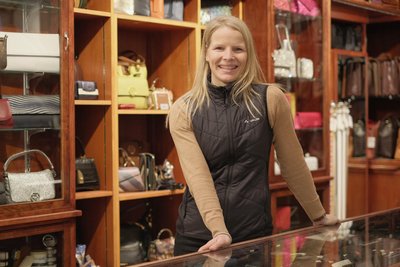 Für Franziska Flack von Lederwaren-May steht der Service im Vordergrund.