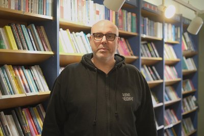 Jens Kahrsch vom Taschenbuchladen in Freiberg. Black-Friday-Angebote wird es in keinem Buchladen geben.
