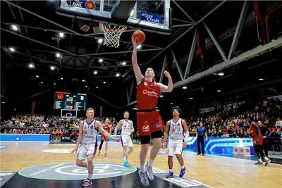 Mit 273 Pflichtspielen ist Jonas Richter (hier im Spiel gegen Göttingen am 15. Februar) Rekordspieler der Niners Chemnitz.