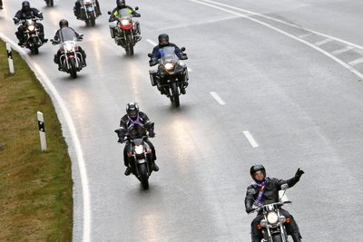 In Bewegung und auf der Straße fühlen sich die Veilchenbiker wohl. Die nächste Tour ist ein harter Brocken.