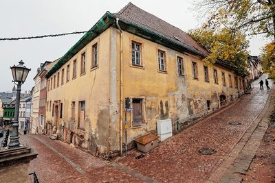 Das Barockhaus an der Dresdner Straße/Ecke Ziegenberg in Hohenstein-Ernstthal ist über 400 Jahre alt und gilt als das bedeutendste bürgerliche Denkmal der Barockzeit in der Stadt.