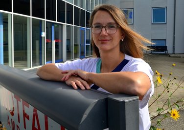 OP-Schwester Sophie Schulze kam über das Freiwillige Soziale Jahr zu ihrem Traumberuf.