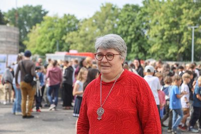 Katrin Jechorek leitet die Kooperationsschule, an der Kinder und Jugendliche von der ersten bis zur zehnten Klasse lernen.
