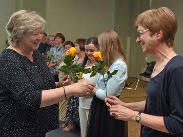 Margot Berthold (l.) wünschte ihrer Nachfolgerin Elisabeth Pflüger alles Gute. 