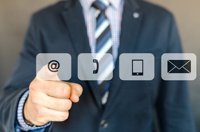 1. Eine unseriöse E-Mail Adresse - Am Besten nutzen Sie eine E-Mail Adresse, die aus einer Kombination aus dem eigenen Vor- und Nachnamen besteht.