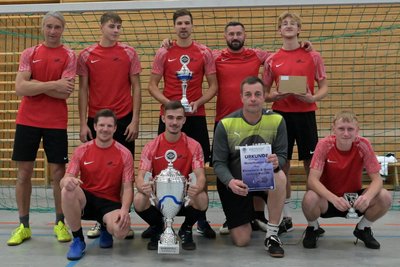 Das Team der Firma Polusik um Firmenchef Peter Polusik (l.) hat auch den 2. Nickelhütten-Firmencup gewonnen.