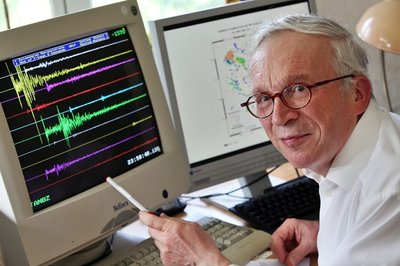Seismologe Siegfried Wendt vom Geophysikalischen Observatorium der Universität Leipzig. 
