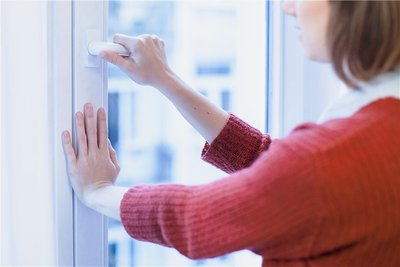 Statt auf die Ausstattung mit Luftfiltern setzt die Stadt Reichenbach in den Schulen auf das Lüften. 