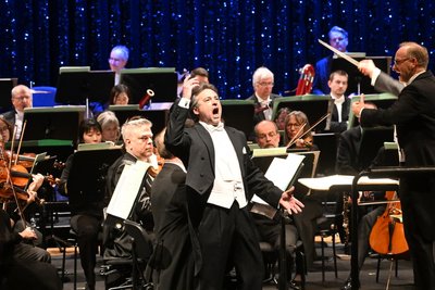 Tenor Antonio Gandia erhielt tosenden Applaus.