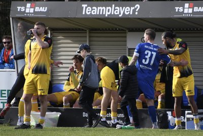 Den Spielern des VFC Plauen stand nach der Pokalniederlage in Riesa die Enttäuschung ins Gesicht geschrieben.