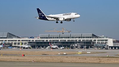 Eine Lufthansa-Maschine musste in Stuttgart zwischenlanden. (Archivbild)