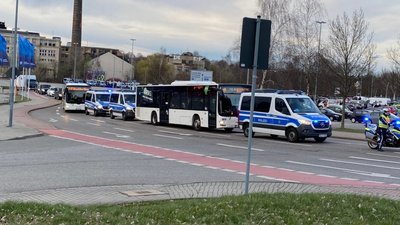 Von der Messe fuhren Shuttle-Busse zum CFC-Stadion