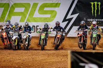 Ein guter Start ist beim Motocross die halbe Miete. Jan Uhlig aus Oberlungwitz, der am Wochenende zum Team der Next Generation Motocross gehörte, gelang das mit der Startnummer 3 besonders im zweiten Rennen sehr gut.