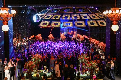 Der Opernball Chemnitz ist in vollem Gange. Hunderte Gäste erleben eine rauschende Ballnacht.
