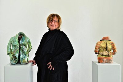 Modedesignerin Edith Friebel-Legler stellt ab Sonntag im Gellert-Museum im Stadtpark Hainichen aus. 